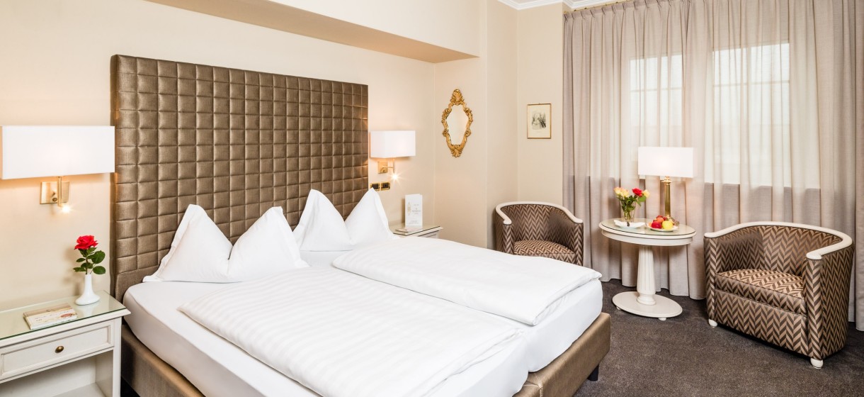 Doppelzimmer mit  Bergblick Meranerhof Meranerhof Doppelzimmer mit wunderschönen Bergblick