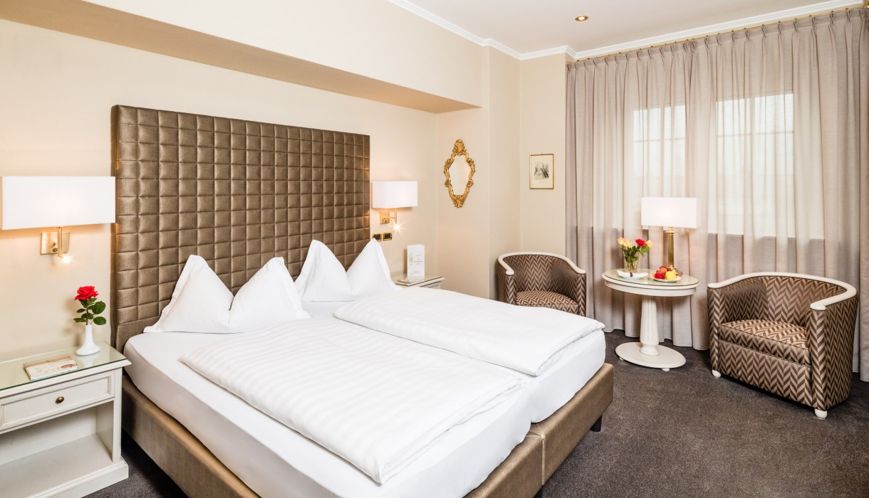 Doppelzimmer mit  Bergblick Meranerhof Meranerhof Doppelzimmer mit wunderschönen Bergblick