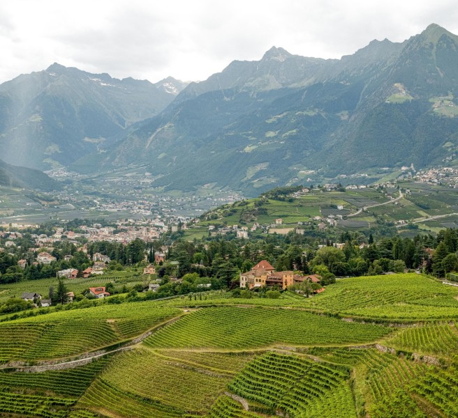 Meraner Land, Rametz Wein, Südtiroler Berge Aussicht Hotel