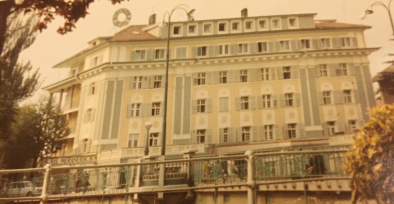 Frontansicht Meranerhof im Jahre 1967