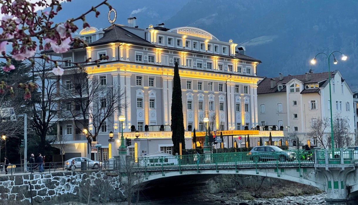 Meranerhof Außenbeleuchtung am Abend