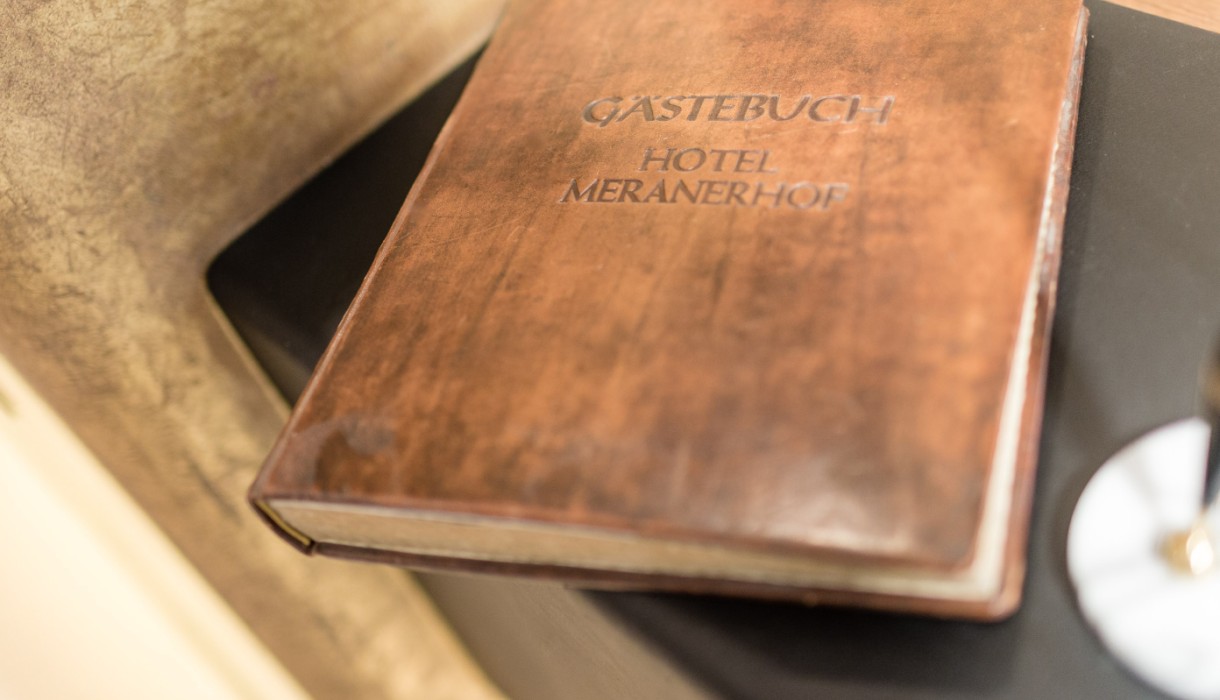 Detailaufnahme Gästebuch Meranerhof Meranerhof Detailaufnahme vom Gästebuch, Jugendstilhotel