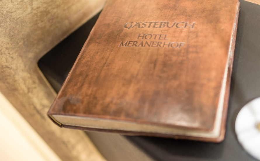 Detailaufnahme Gästebuch Meranerhof Meranerhof Detailaufnahme vom Gästebuch, Jugendstilhotel