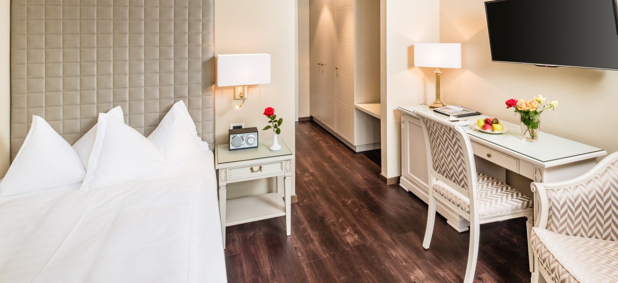 Einzelzimmer comfort Meranerhof Wunderschönes Einzelzimmer comfort mit französischem Bett und Balkon, Meranerhof