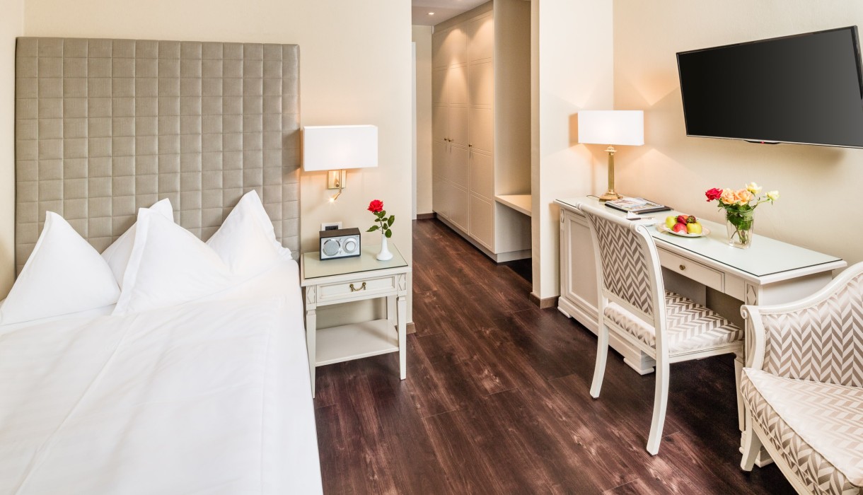 Einzelzimmer comfort Meranerhof Wunderschönes Einzelzimmer comfort mit französischem Bett und Balkon, Meranerhof