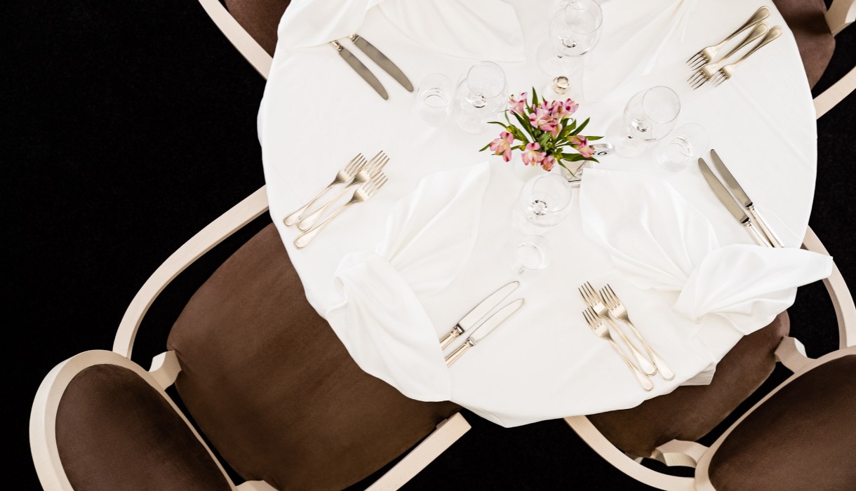 Classic Hotel Meranerhof Detail Tisch Restaurant Detailaufnahme eines Tisches, Hotel in Meran