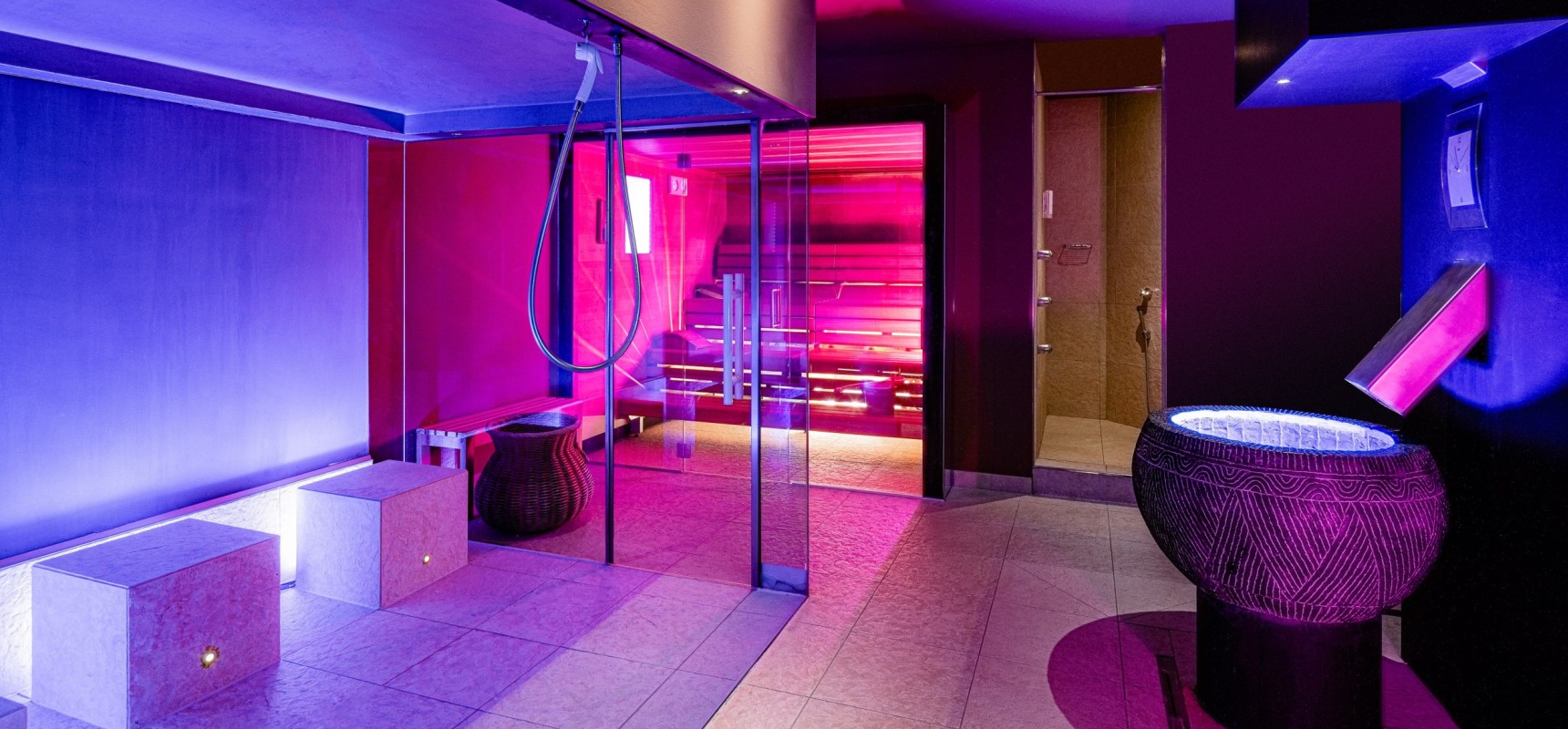Saunabereich Hotel Meranerhof Schöner Saunabereich in der Wellnessoase im Hotel Meranerhof