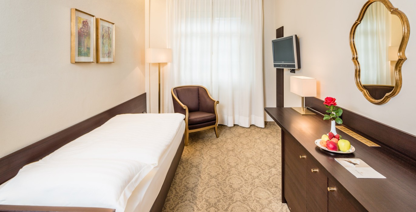 Einzelzimmer mit wunderschönen Bergblick im Hotel Meranerhof