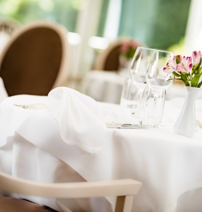 Detailbild Tisch Restaurant Meranerhof Restaurant Meranerhof Detailbil eines Tisches