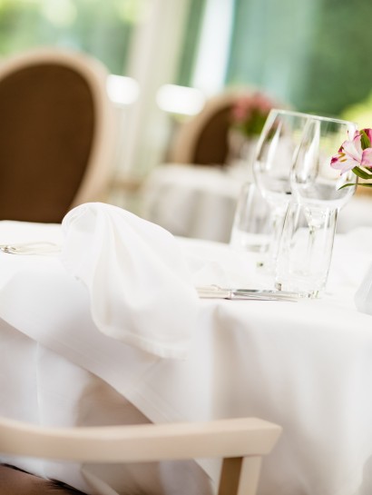 Detailbild Tisch Restaurant Meranerhof Restaurant Meranerhof Detailbil eines Tisches