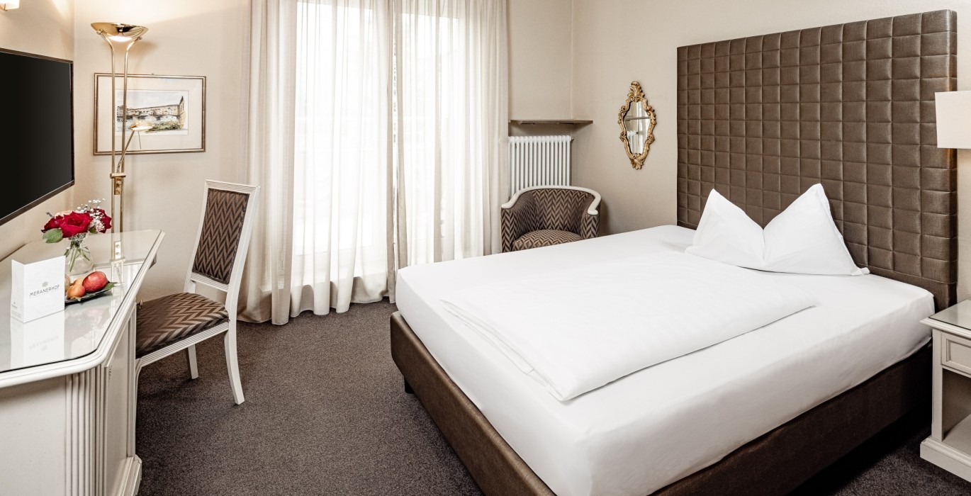 Einzelzimmer comfort mit Gartenblick, Meranerhof Wunderschönes und modernes Einzelzimmer mit französischem Bett und Gartenblick, Meranerhof