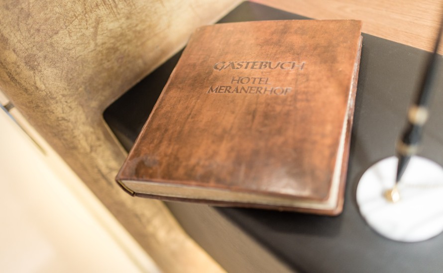 Gästebuch im Hotel Meranerhof Altes Gästebuch im Hotel Meranerhof