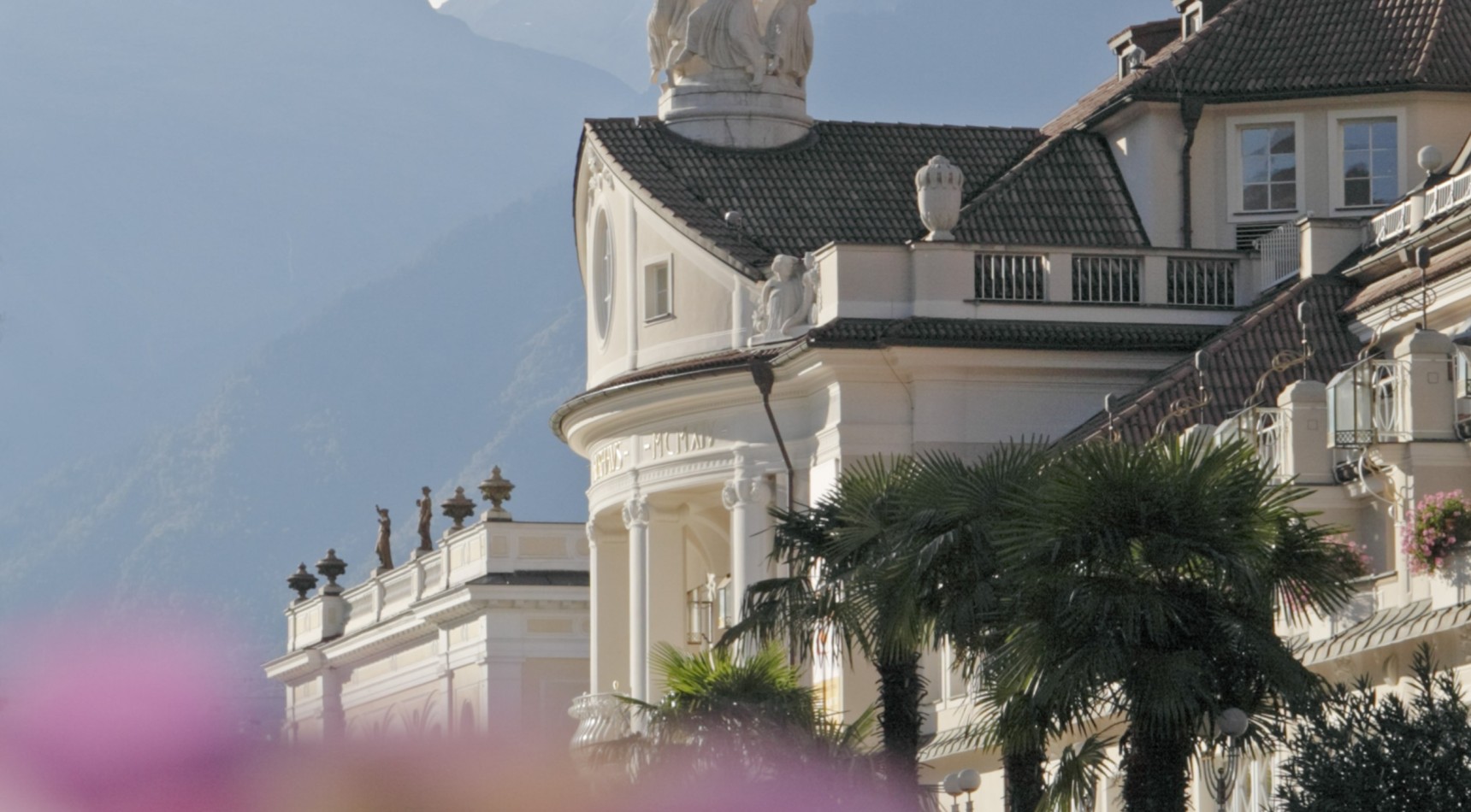 Das Kurhaus in Meran: Ein historisches Wahrzeichen, nur einen kurzen Spaziergang vom Classic Hotel Meranerhof entfernt