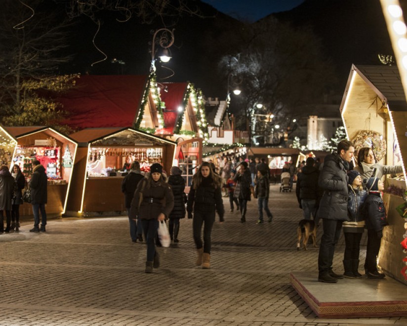 Weihnachtsmarkt Meran: Der festliche Christkindlmarkt direkt neben dem Stadthotel Meranerhof für unvergessliche Feiertage